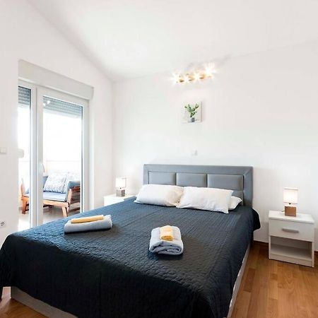 Cozy Apartment With Private Parking Medulin Kültér fotó
