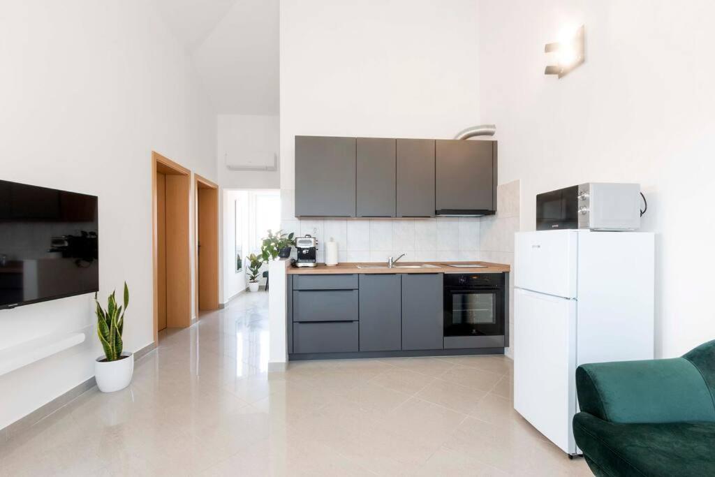 Cozy Apartment With Private Parking Medulin Kültér fotó
